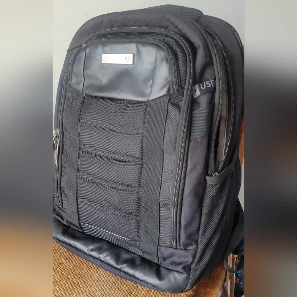 Carrier GSD Solid Black Tech Backpack